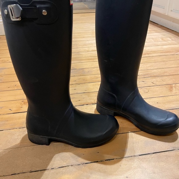 Size 7 Navy Blue Hunter Rain Boots - Women’s - Picture 2 of 5